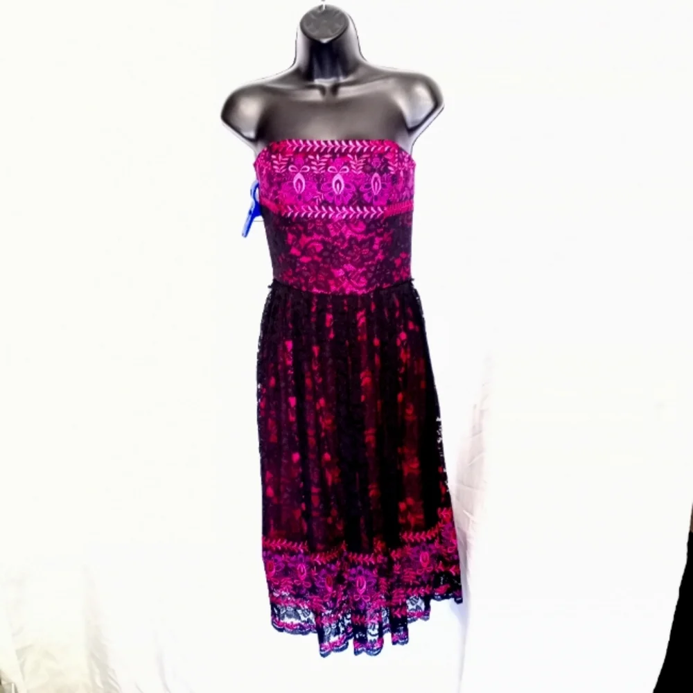 Vintage BETSEY JOHNSON Strapless Pink Embroidered Black Lace Fit & Flare… - Picture 1 of 5